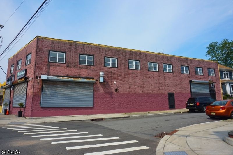 Attached, Exterior, Facade, Brick Facade, Rowhouse