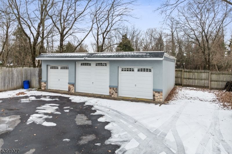 Detached Garage, Exterior