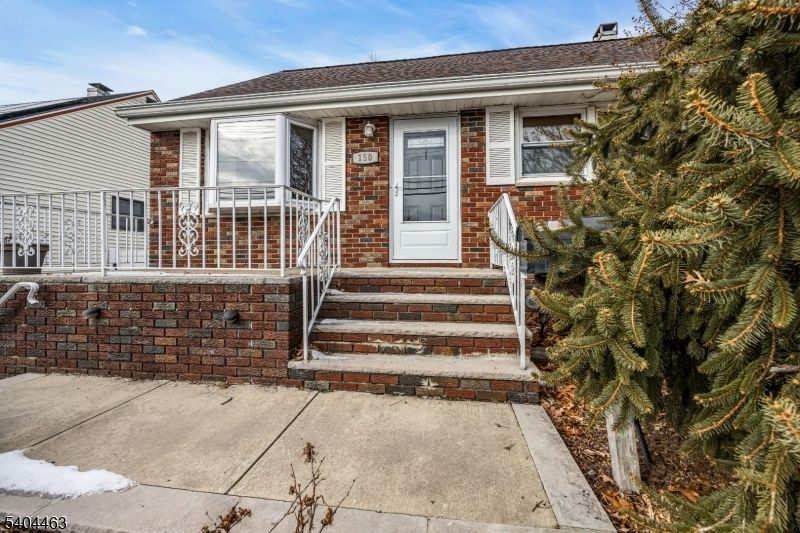 Exterior, Facade, Brick Facade, Cape Cod