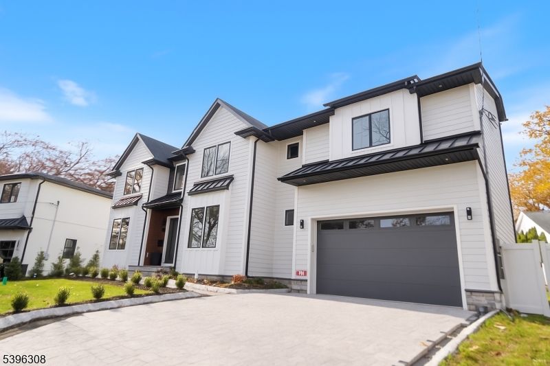 Attached, Exterior, Facade, Farmhouse