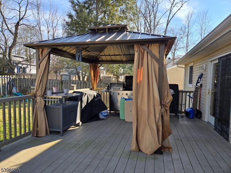 Exterior, Outdoor Kitchen