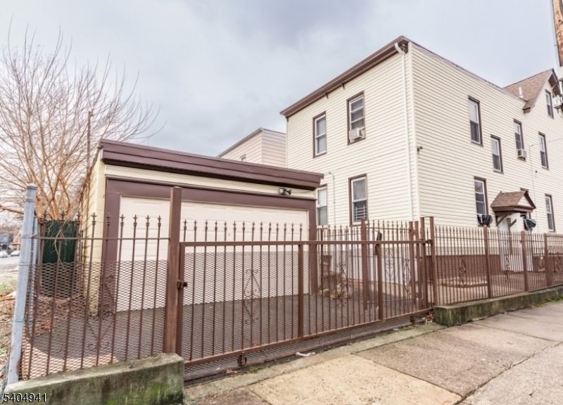 Detached Garage, Exterior