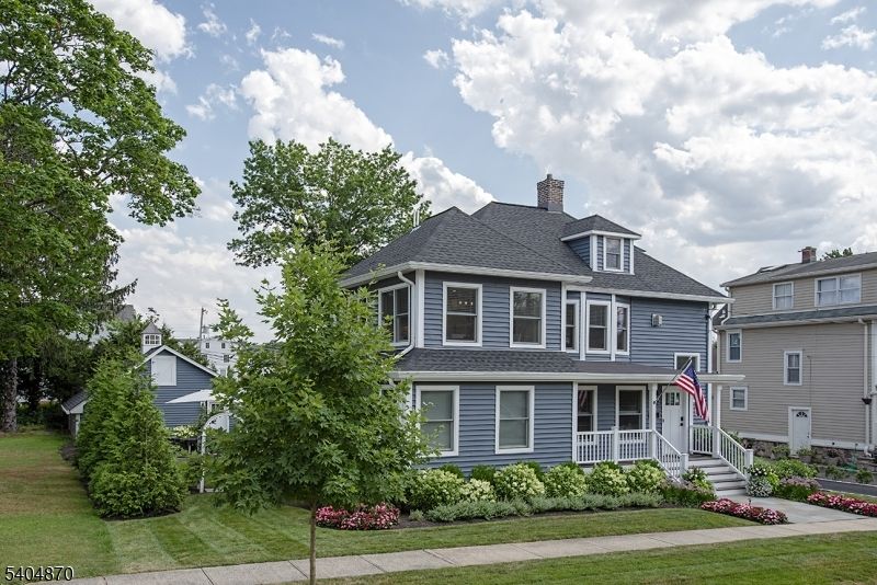 Exterior, Facade, Queen Anne Victorian