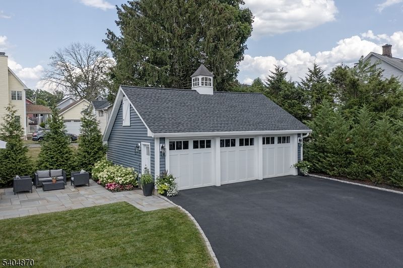 Detached Garage, Exterior