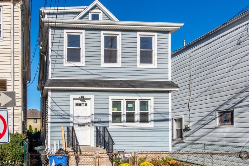 Exterior, Facade, American Foursquare