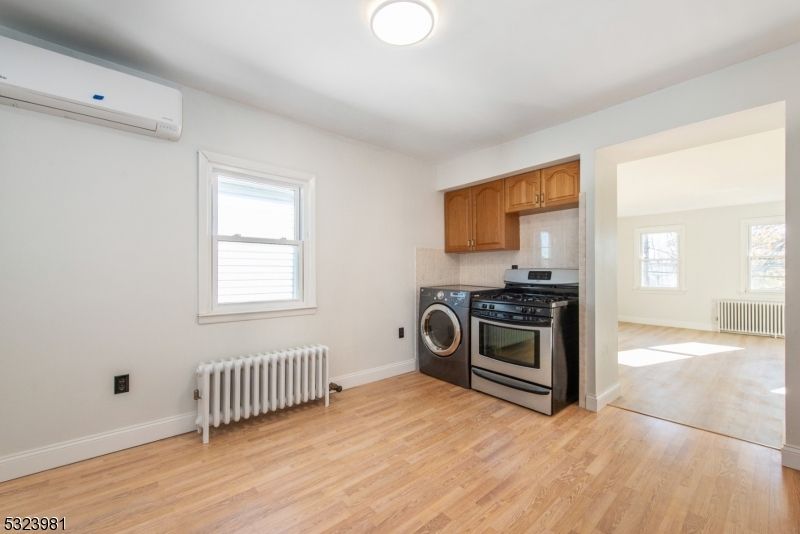 Empty room, Interior, Washer, Wood Texture Flooring