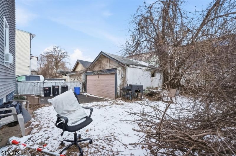 Detached Garage, Exterior