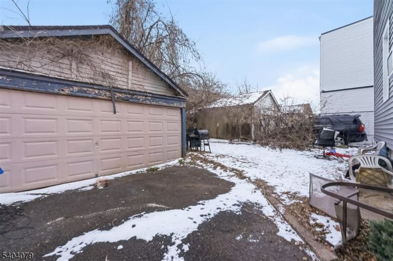 Detached Garage, Exterior
