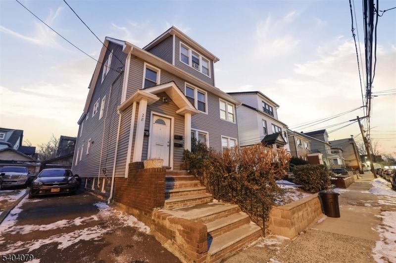 Exterior, Facade, American Foursquare