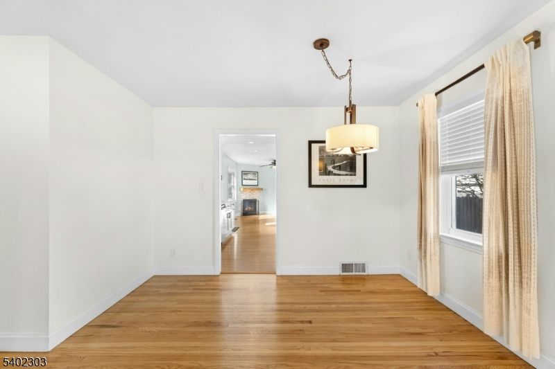 Empty room, Interior, Pendant Lights, Recessed Lighting, Wood Texture Flooring