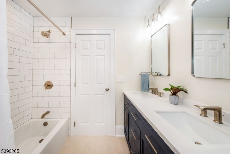 Bathroom, Dual Sink Vanities, Interior