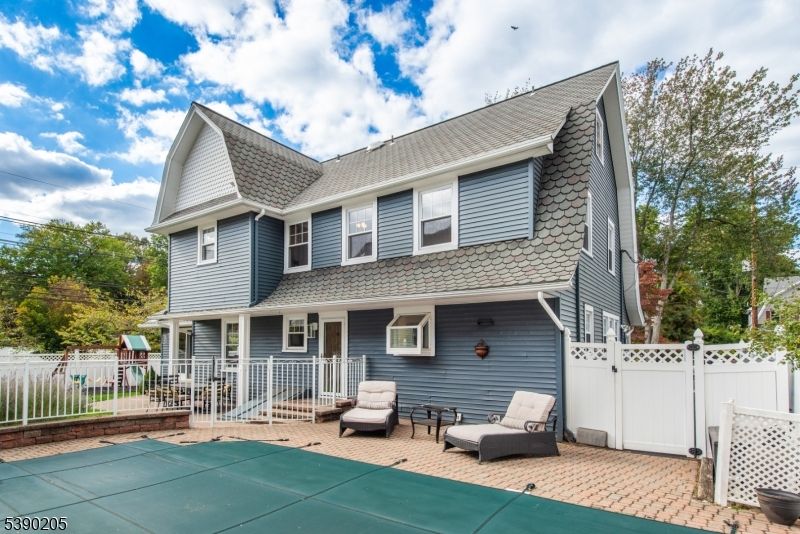 Exterior, Facade, Queen Anne Victorian