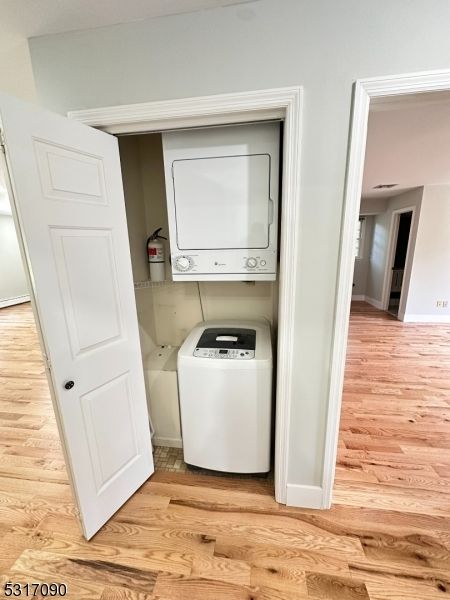 Interior, Utility Closets, Washer, Wood Texture Flooring