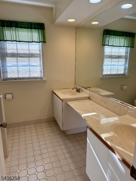 Bathroom, Interior, Recessed Lighting