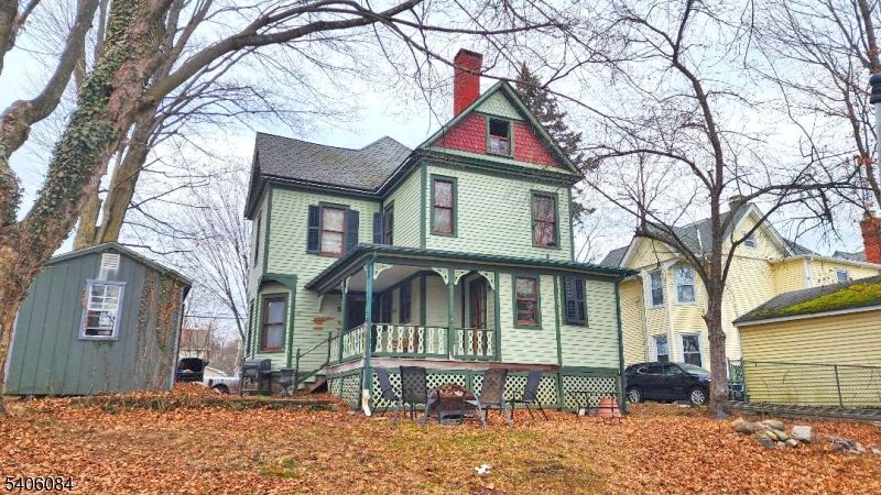 Backyard, Exterior, Facade, Queen Anne Victorian