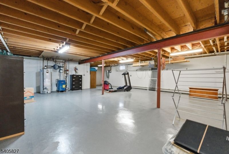 Fitness Equipment, Garage, Interior, Wooden Beams, Wooden Ceilings