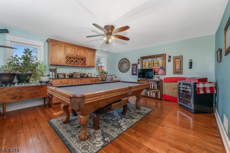 Billiard Table, Game Room, Interior, Wood Texture Flooring