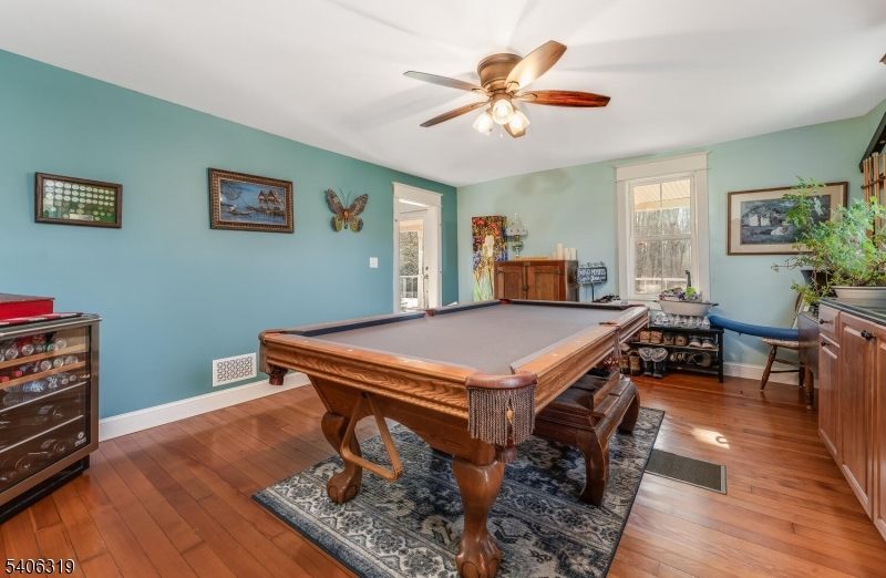 Billiard Table, Game Room, Interior, Wood Texture Flooring