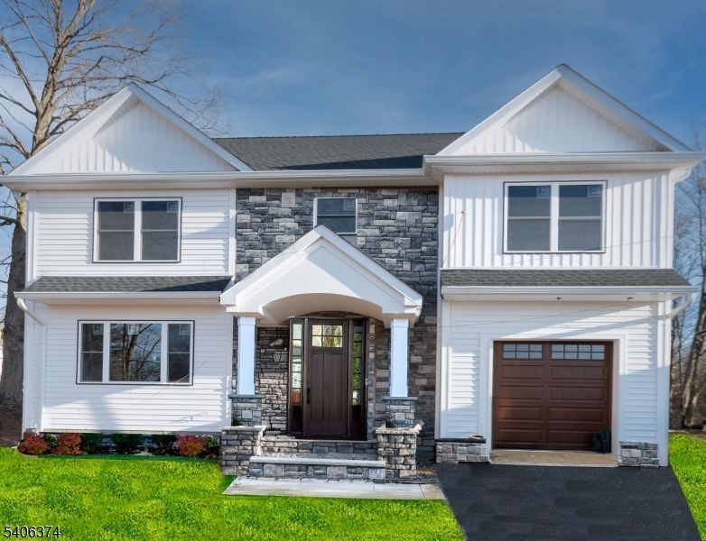 Attached, Exterior, Facade, Farmhouse