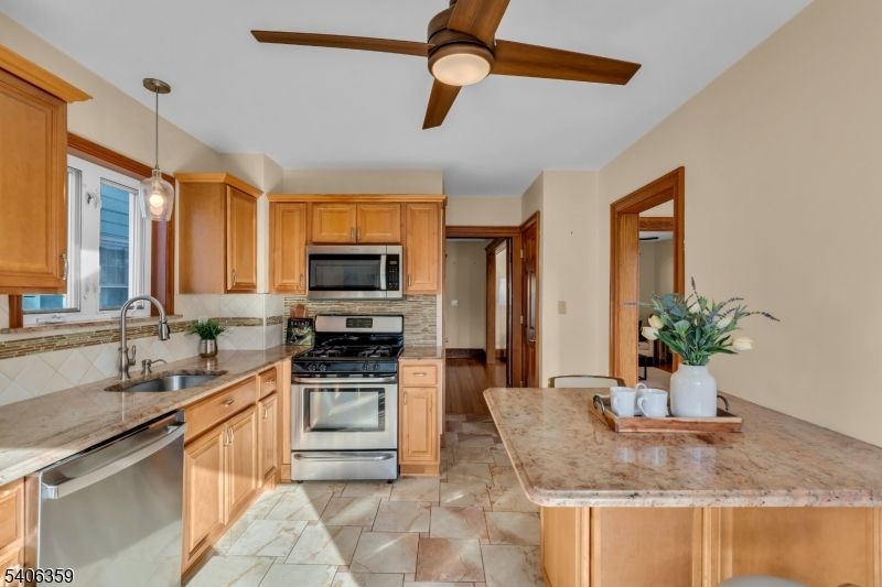 Interior, Kitchen, Pendant Lights, Stainless Steel Appliances