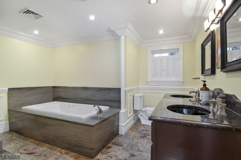 Bathroom, Interior, Recessed Lighting