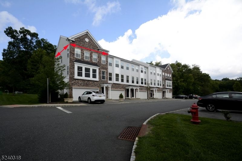 Exterior, Facade, Rowhouse