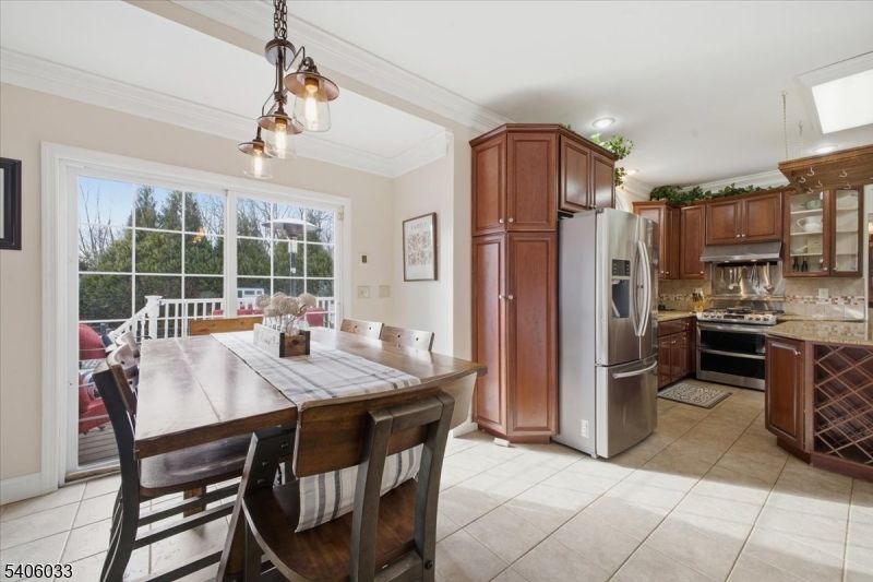 Dining room, Interior, Kitchen, Pendant Lights, Recessed Lighting, Stainless Steel Appliances