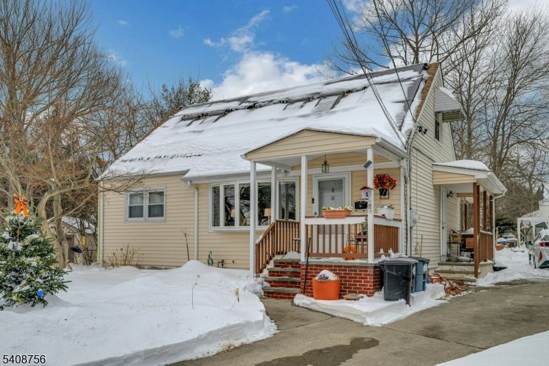 Exterior, Facade, Solar Panels, Cape Cod