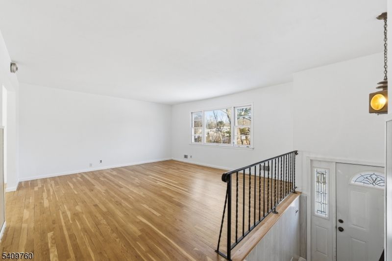 Empty room, Interior, Pendant Lights, Wood Texture Flooring