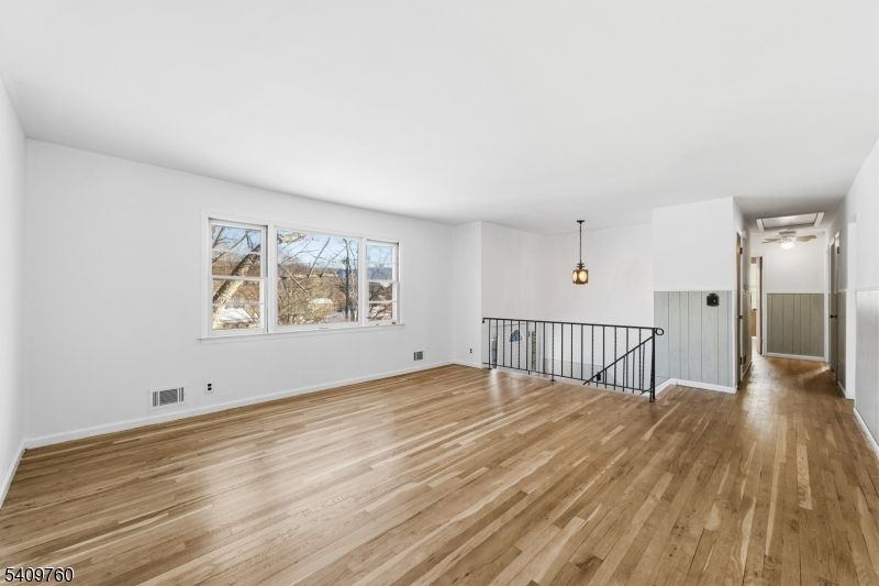 Empty room, Interior, Pendant Lights, Wood Texture Flooring