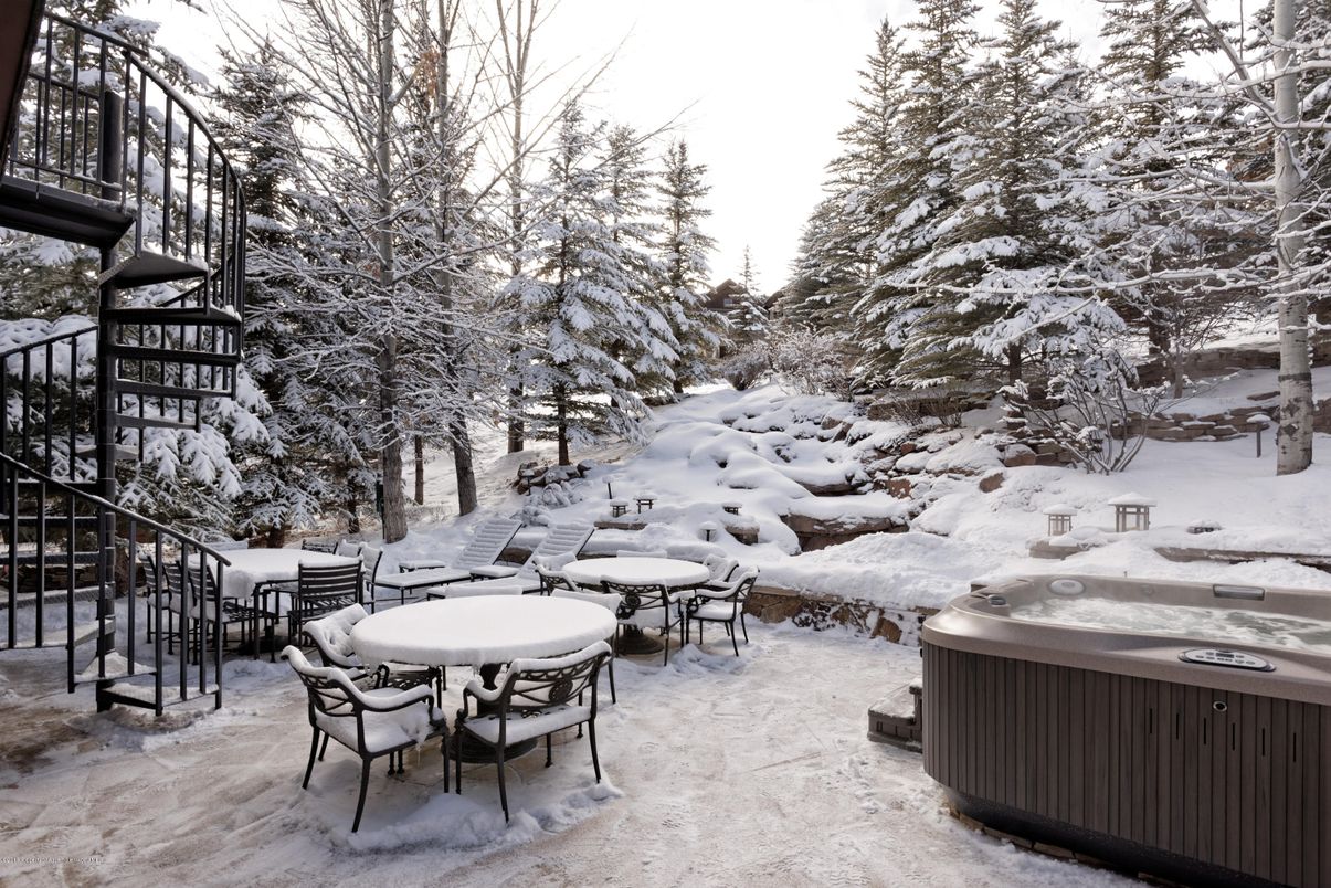Exterior, Hot Tub