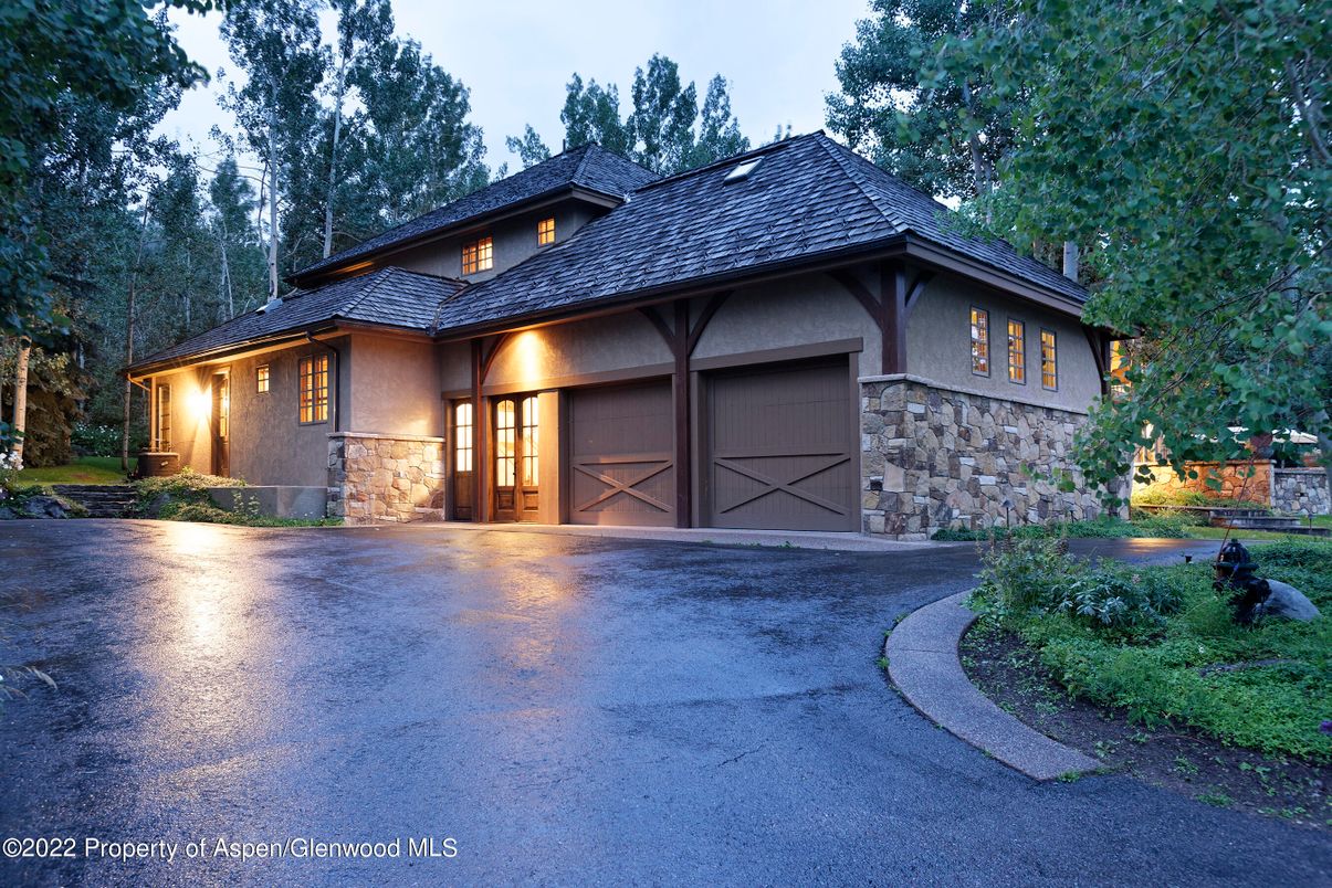 Attached, Exterior, Facade, Mediterranean