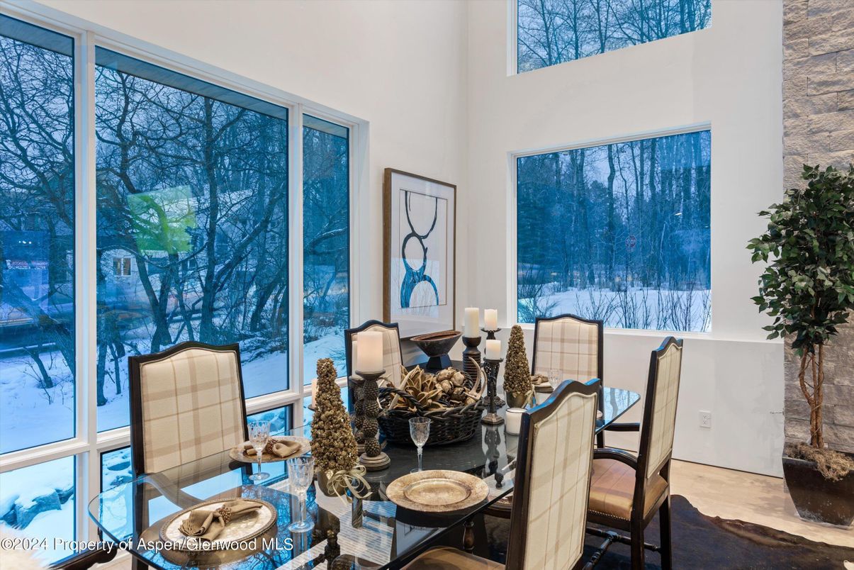 Dining room, Interior