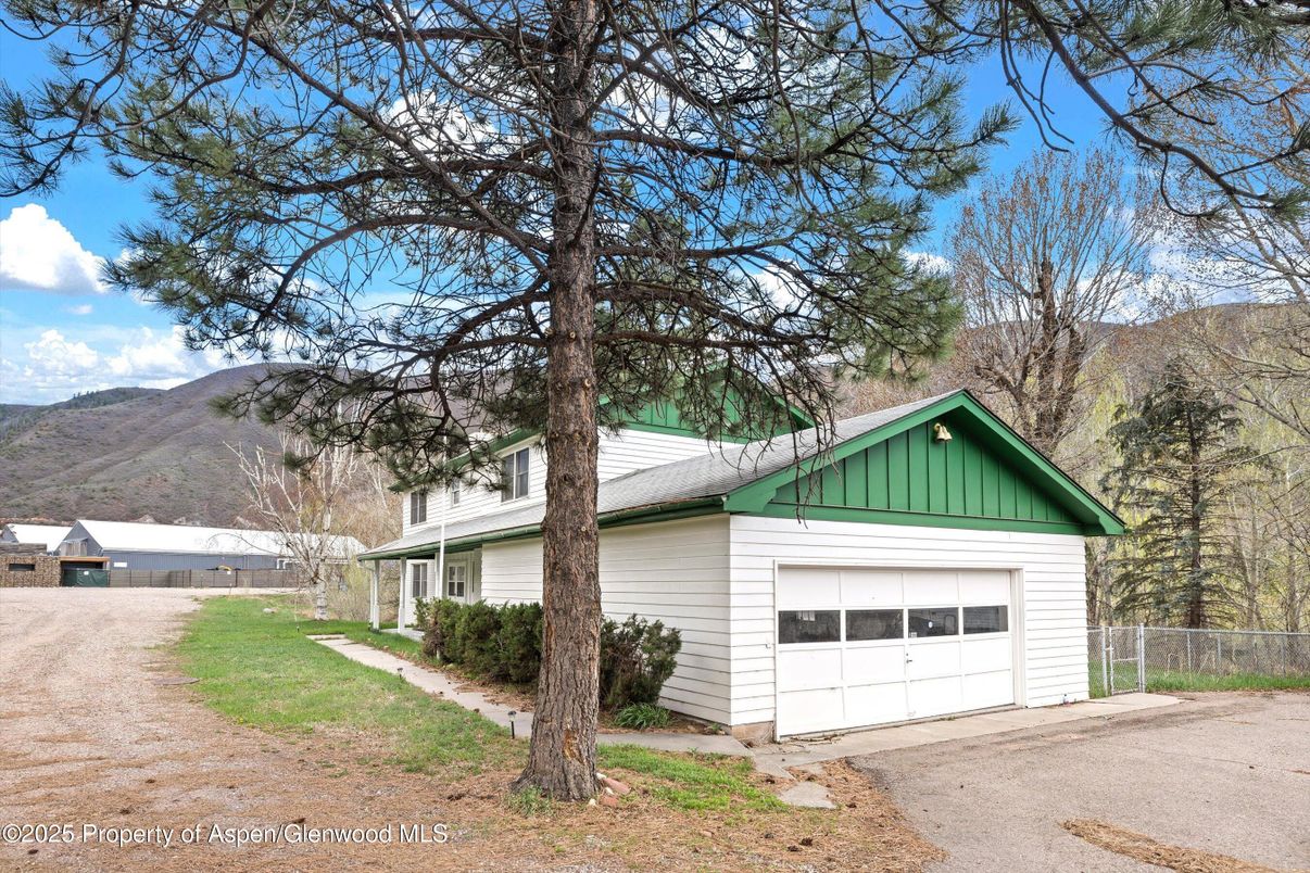 Detached Garage, Exterior