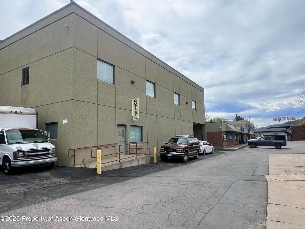 Exterior, Facade, None