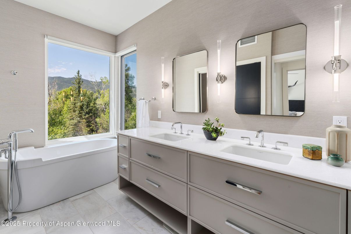 Bathroom, Dual Sink Vanities, Free Standing Baths, Interior