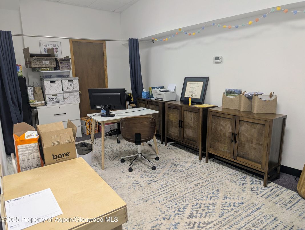 Home Office, Interior