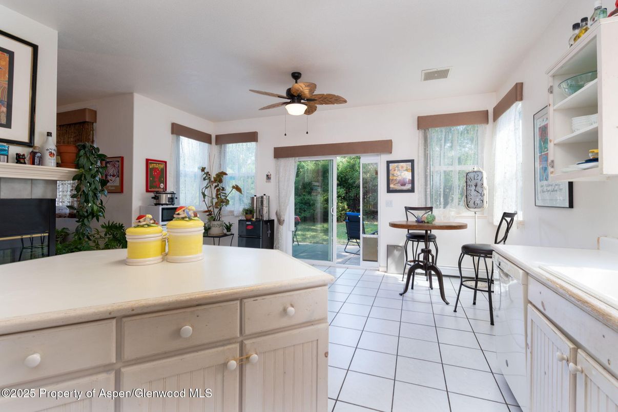 Dining room, Fireplace, Interior