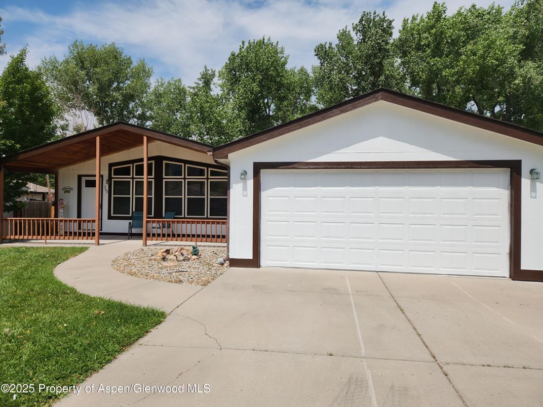 Detached Garage, Exterior