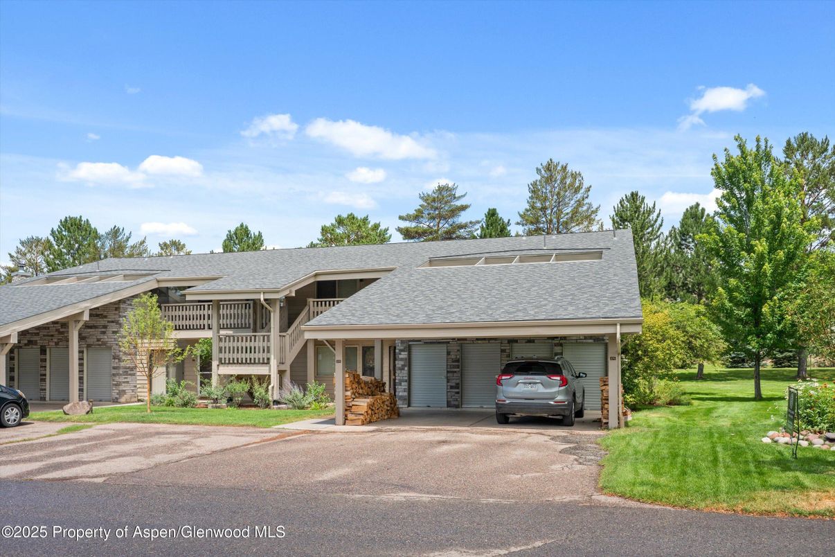 Attached, Exterior, Facade, Ranch