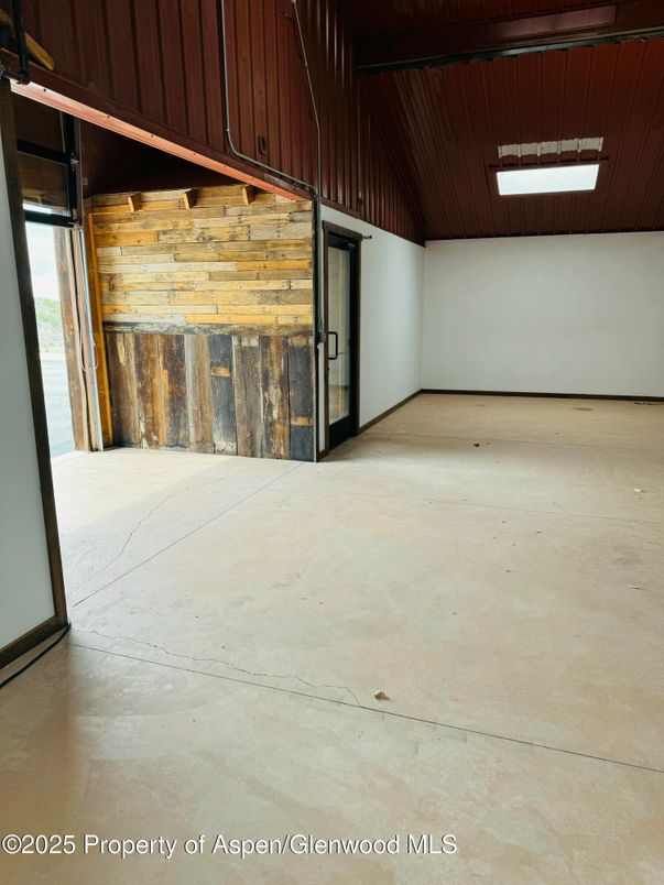 Empty room, Interior, Wooden Ceilings, Wooden Walls