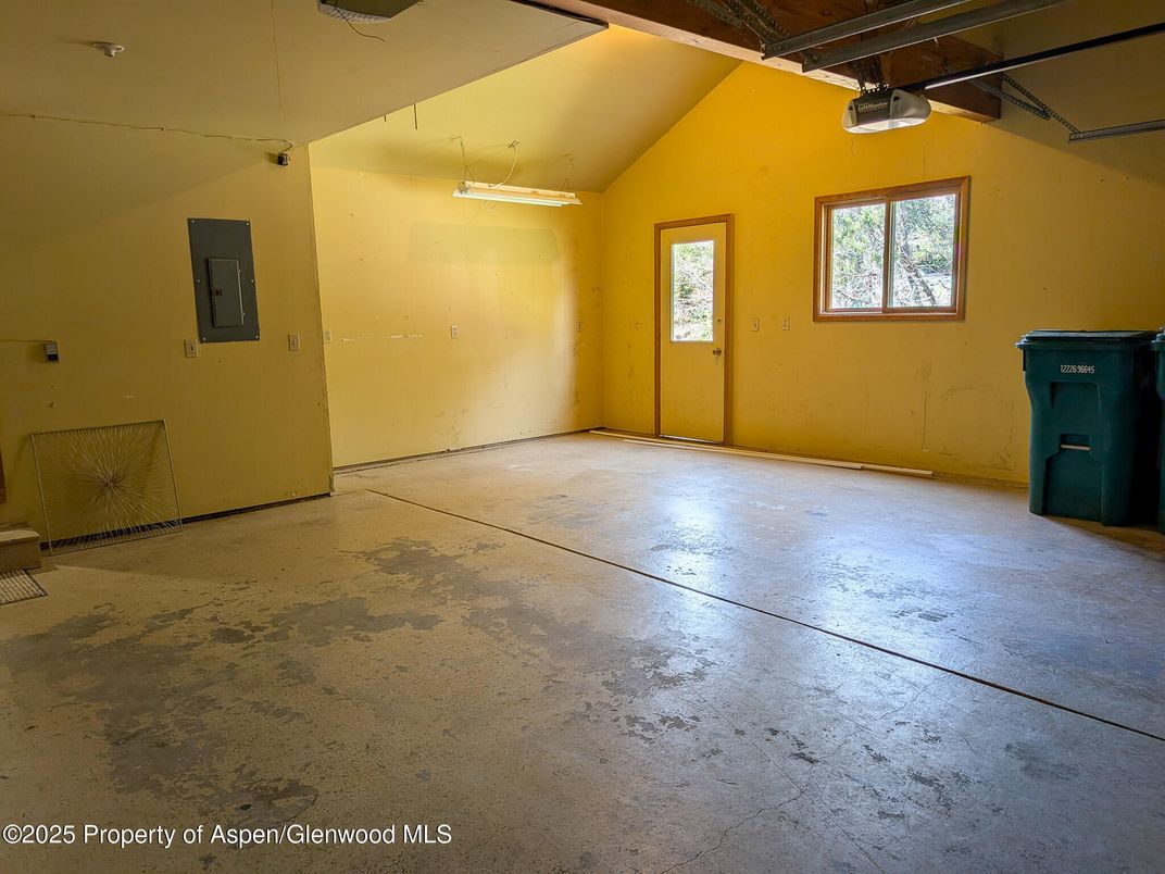 Empty room, Garage, Interior