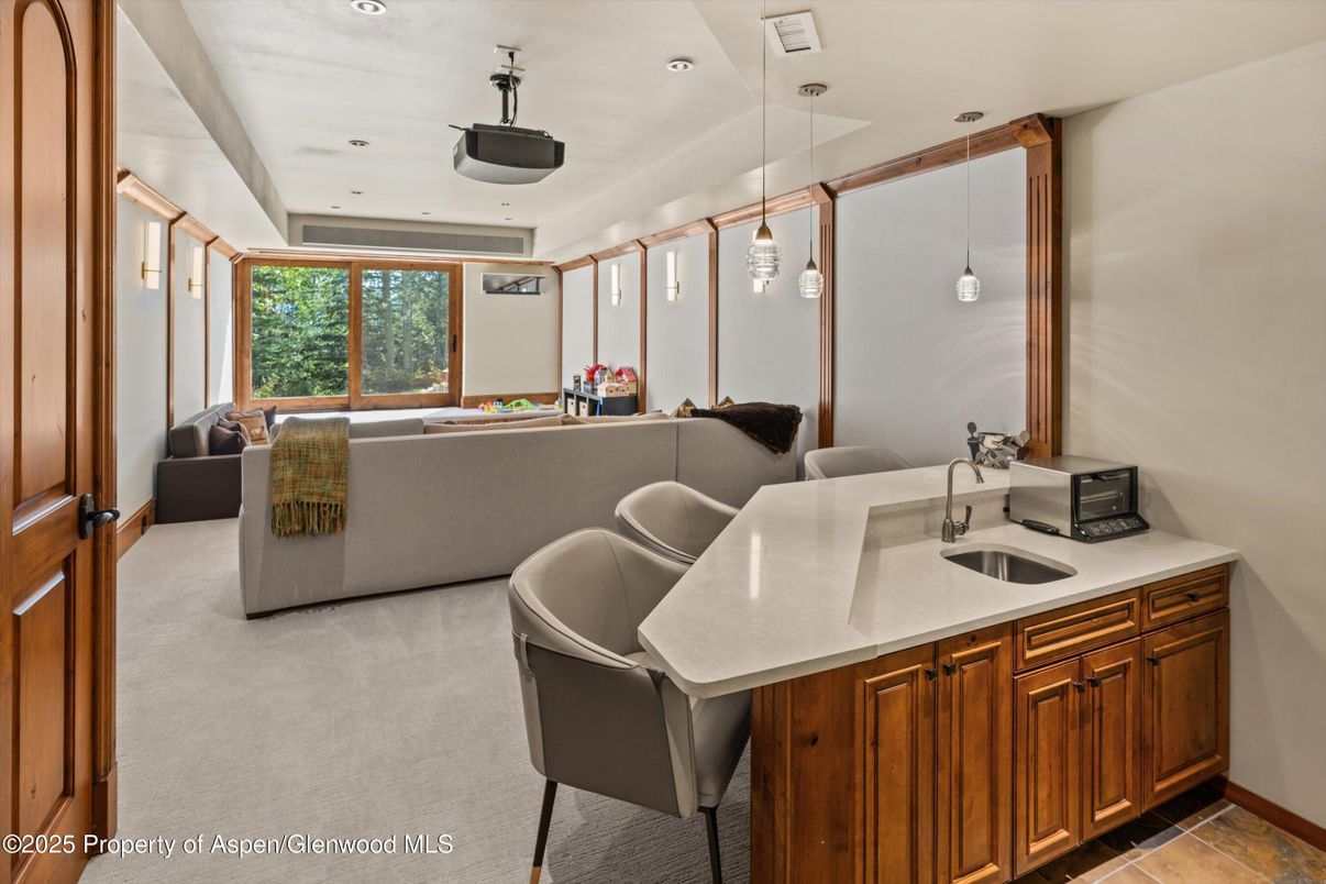 Interior, Living room, Pendant Lights, Recessed Lighting