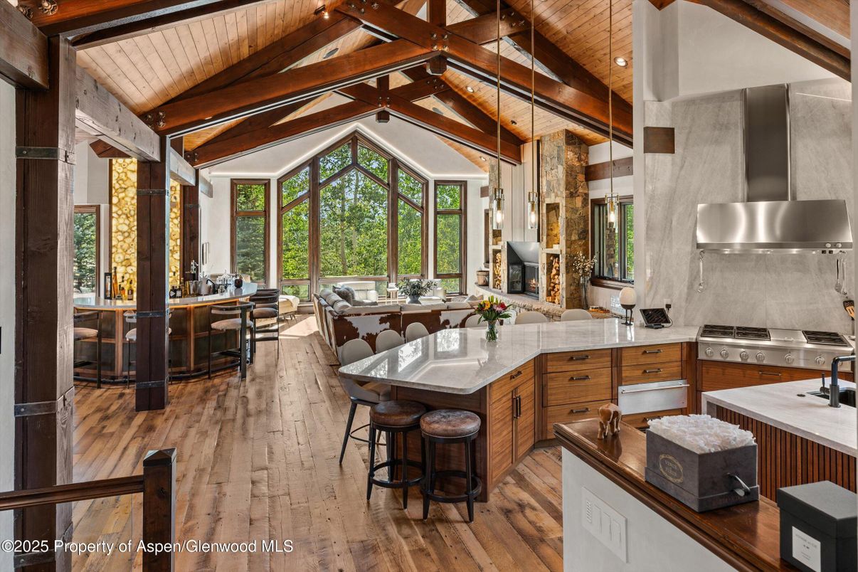 Dining room, Interior, Kitchen, Pendant Lights, Stainless Steel Appliances, Wooden Beams, Wooden Ceilings, Wood Texture Flooring