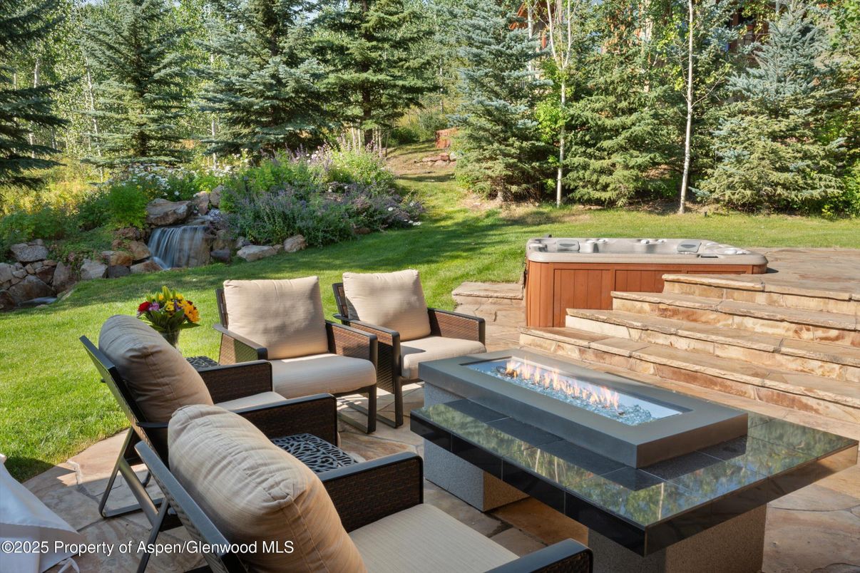 Exterior, Hot Tub