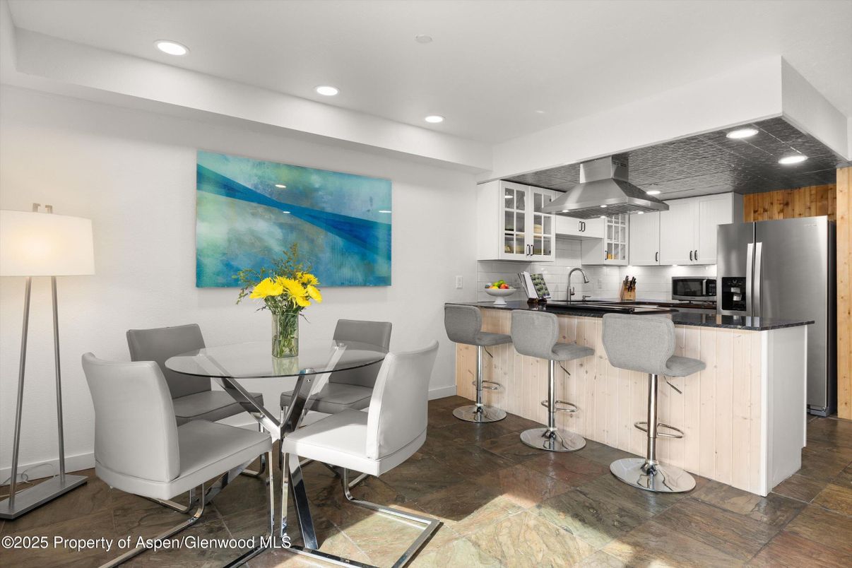 Dining room, Interior, Kitchen, Recessed Lighting, Stainless Steel Appliances
