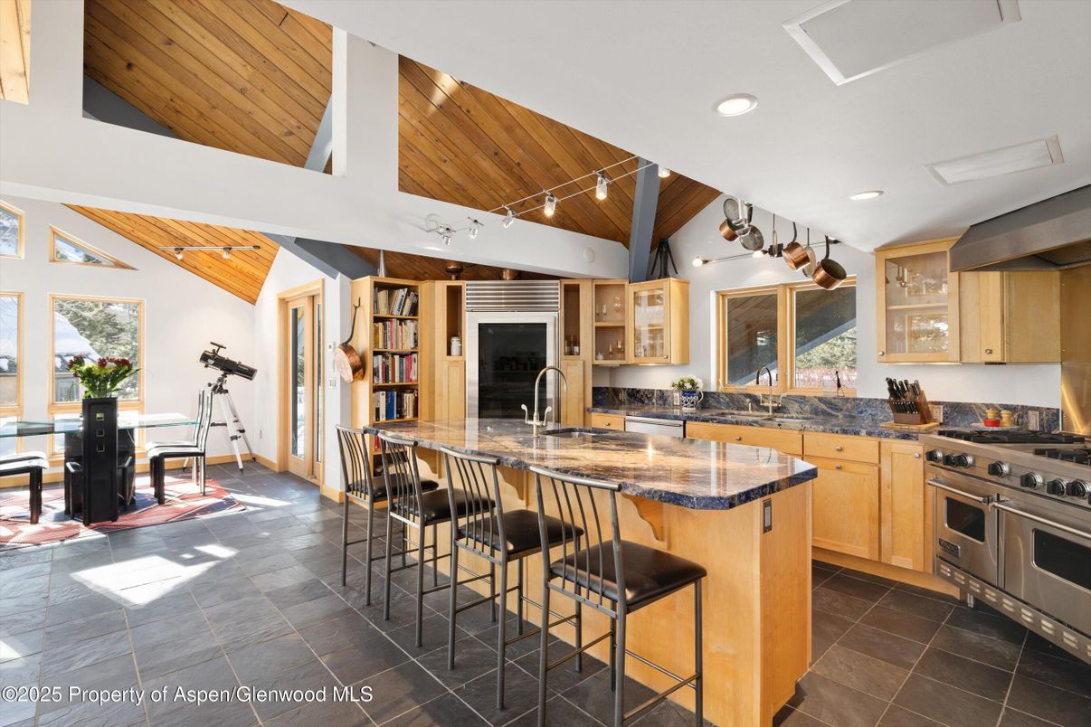 Dining room, Interior, Kitchen, Recessed Lighting, Stainless Steel Appliances, Wooden Beams, Wooden Ceilings