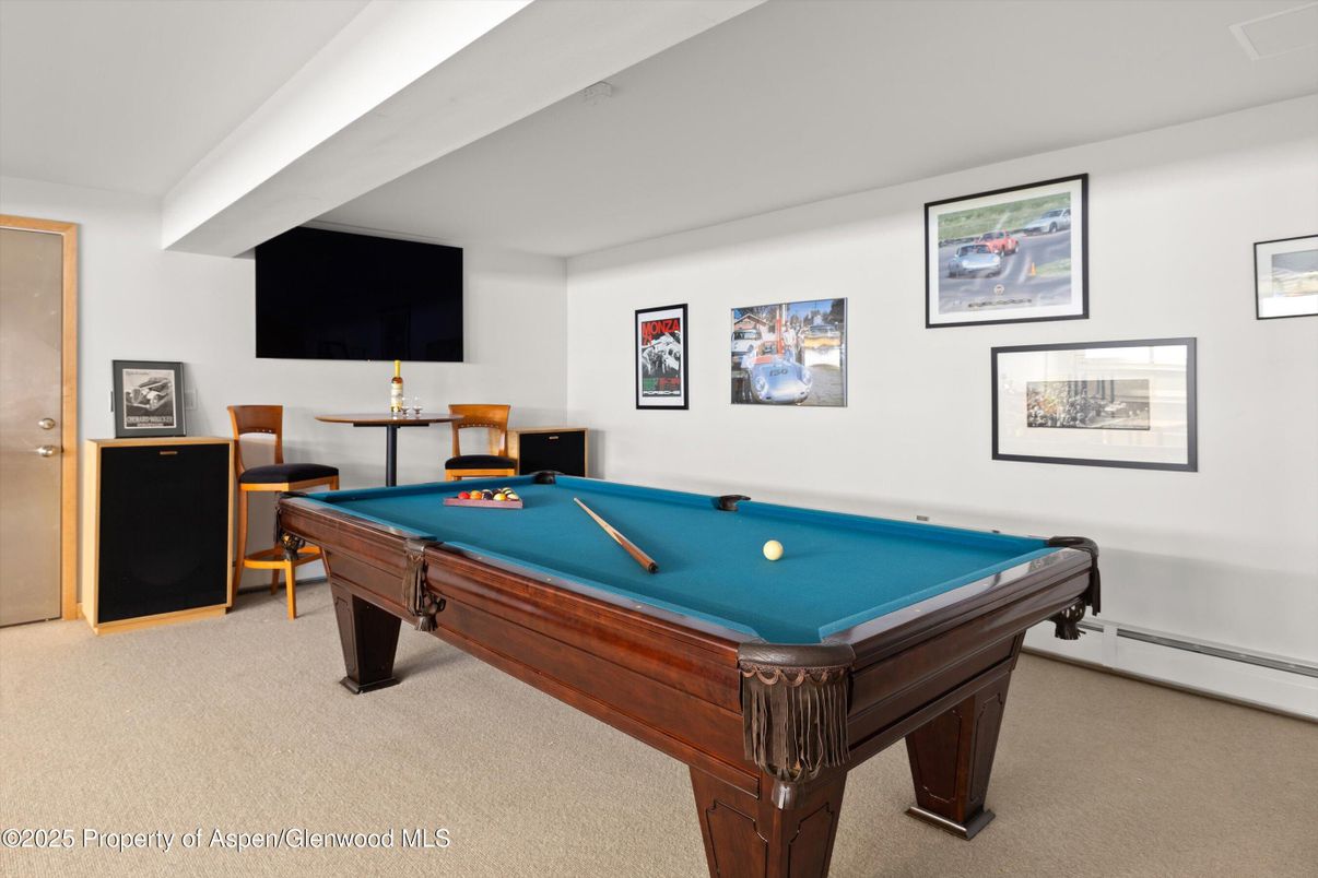 Billiard Table, Game Room, Interior