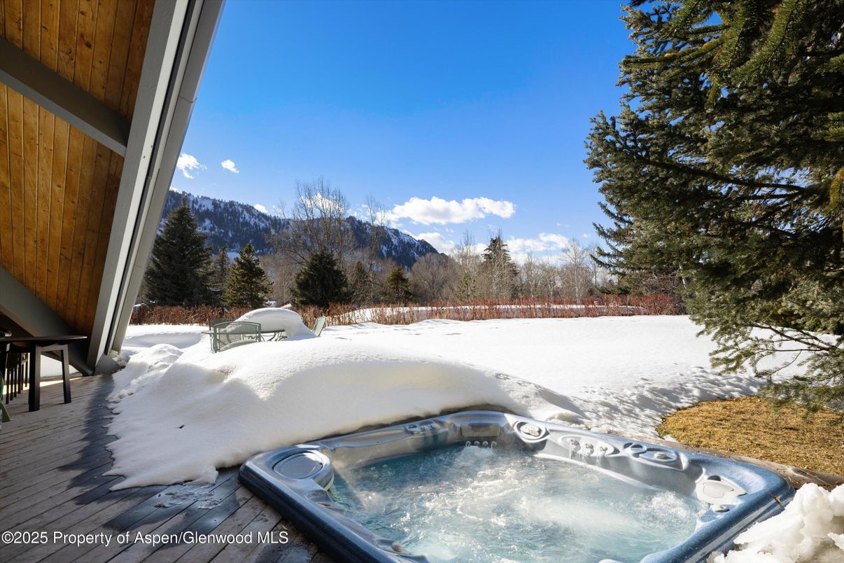 Exterior, Hot Tub