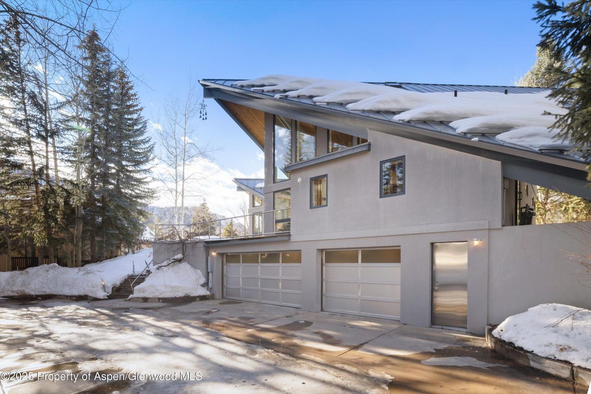 Attached, Exterior, Facade, Modern